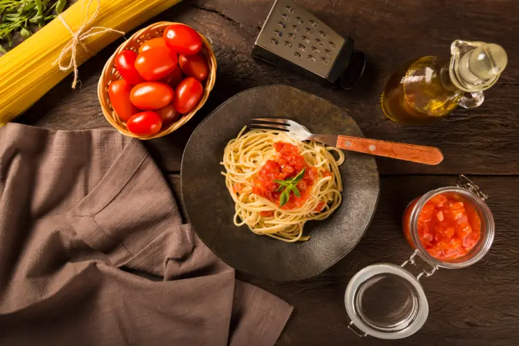 classic_spaghetti_tomato_sauce_top_view.jpg