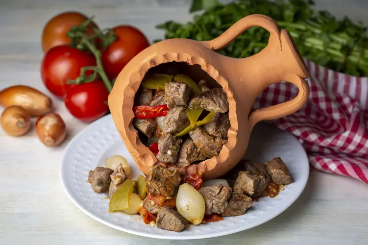 authentic-turkish-testi-kebab-with-earthenware-pot.jpg