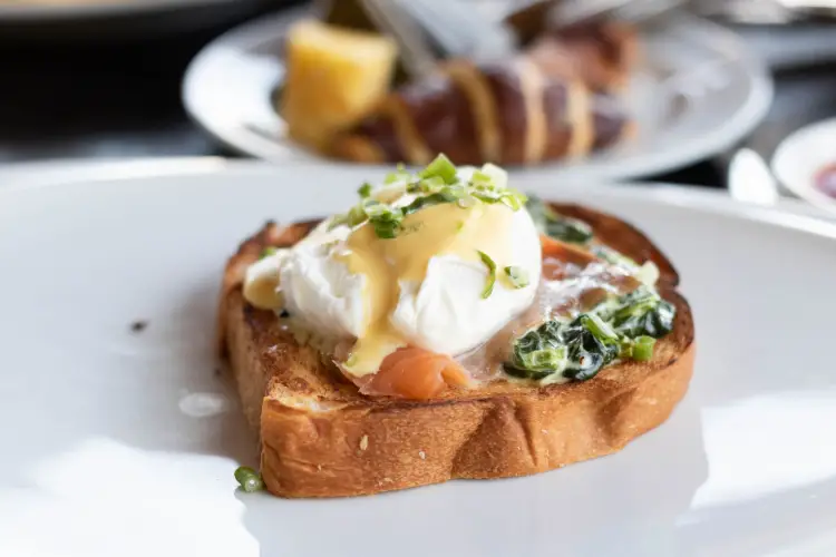 poached-egg-and-salmon-toast-with-hollandaise.jpg