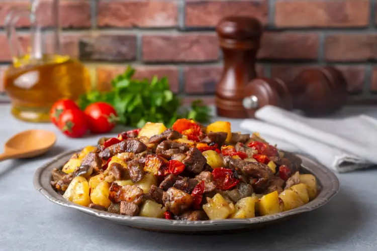 etli-patates-meat-and-potato-dish-with-tomatoes.jpg