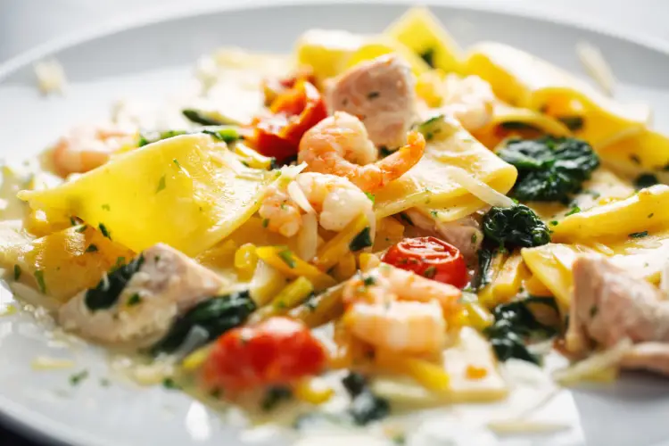 seafood_lasagna_with_spinach_and_tomatoes.jpg