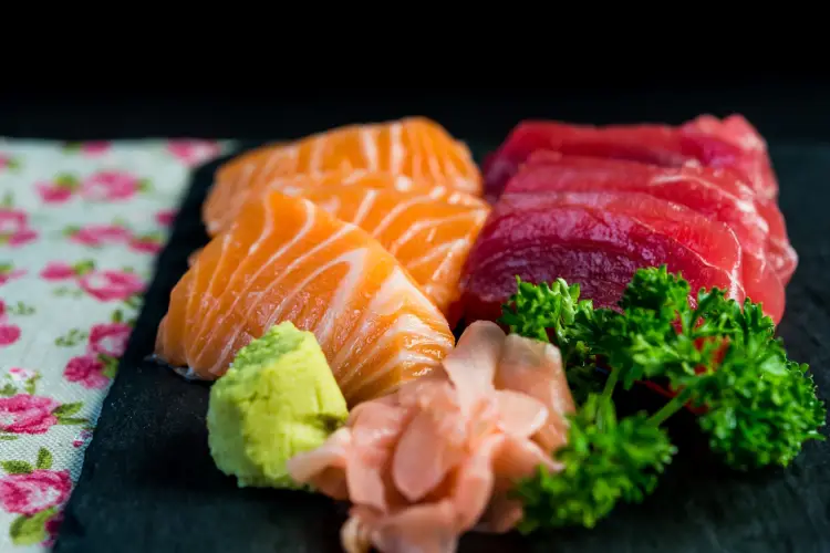closeup-salmon-tuna-sashimi-garnish.jpg