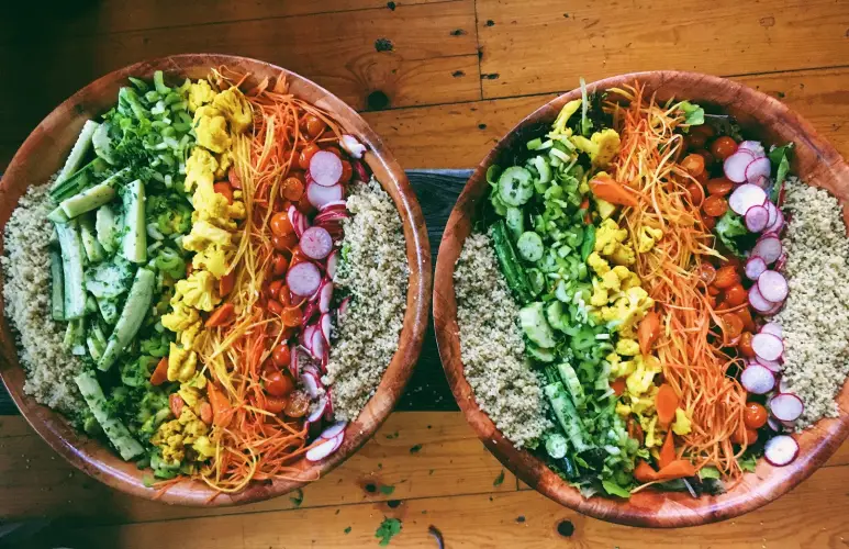 rainbow-vegan-bowls-with-quinoa-and-raw-veggies.jpg