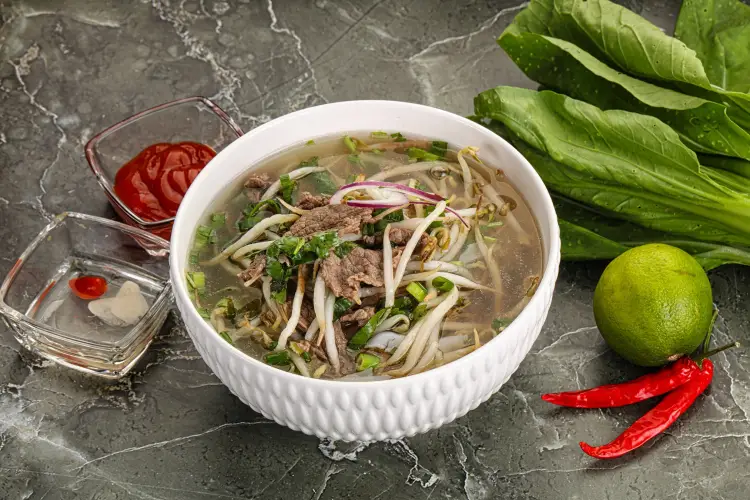 vietnamese-soup-pho-bo-with-beef.jpg