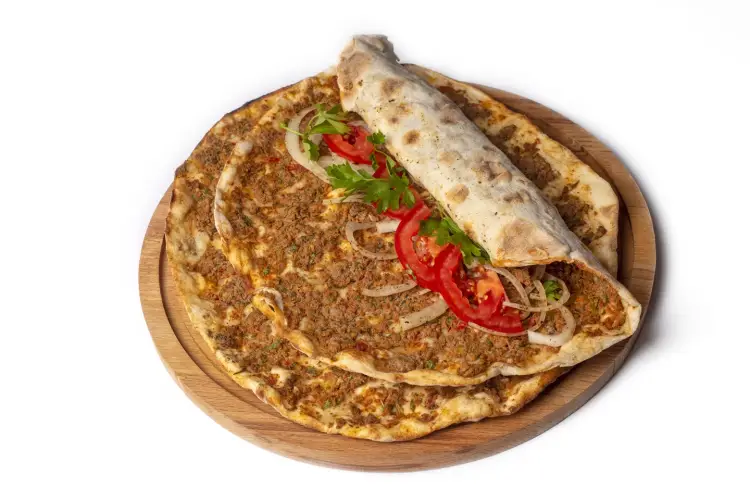 lahmacun-turkish-pizza-with-onions-and-tomatoes.jpg
