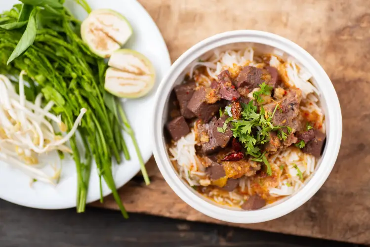 bun-nam-nguyet-noodle-soup-with-pork-blood-cubes.jpg