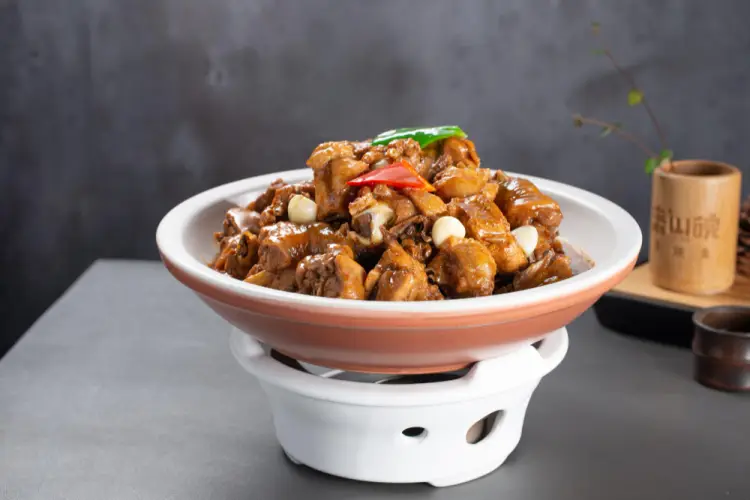 garlic-chicken-claypot-with-peppers.jpg