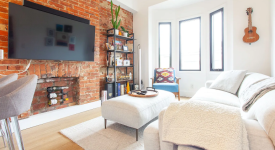 Shared cozy and spacious room in 2 bedrooms apartment - Rooms for Rent listing in Toronto