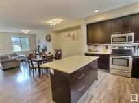 Beautiful 3 bed 3 bath + Den Townhouse (MOVE IN READY!) - photo 2 / 6