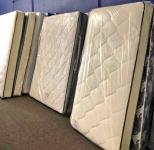 Queen Mattress – Like New Condition - Furniture listing in Toronto