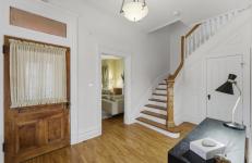 Stunning Executive Home with Modern Upgrades - photo 4 / 6