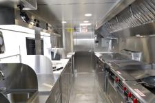 Food van (truck) 🚛 available - photo 2 / 6