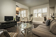 One Bedroom apartment for sublet in beautiful character building - photo 2 / 6